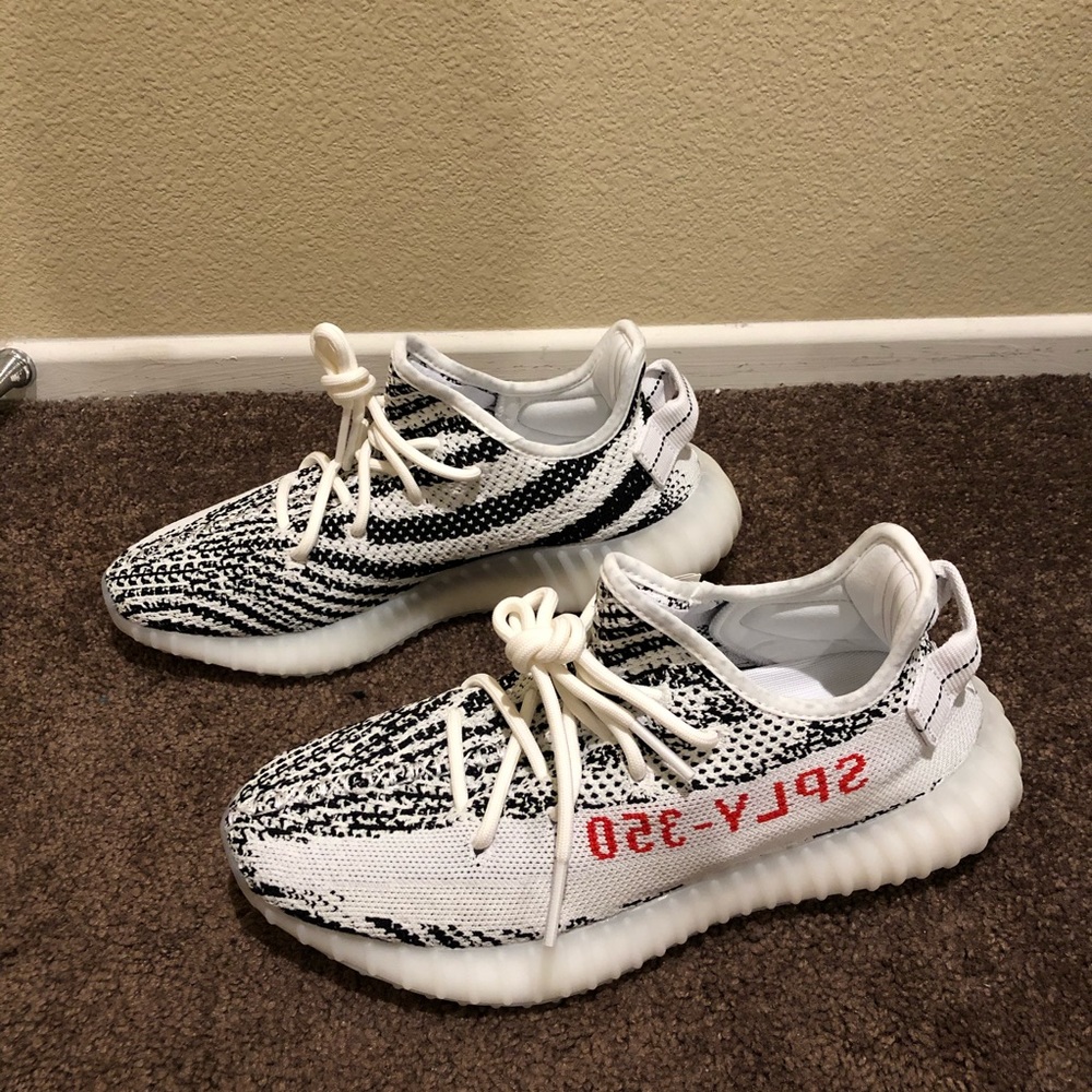 YEEZY BOOST 350 V2 NWT Black & White Zebra